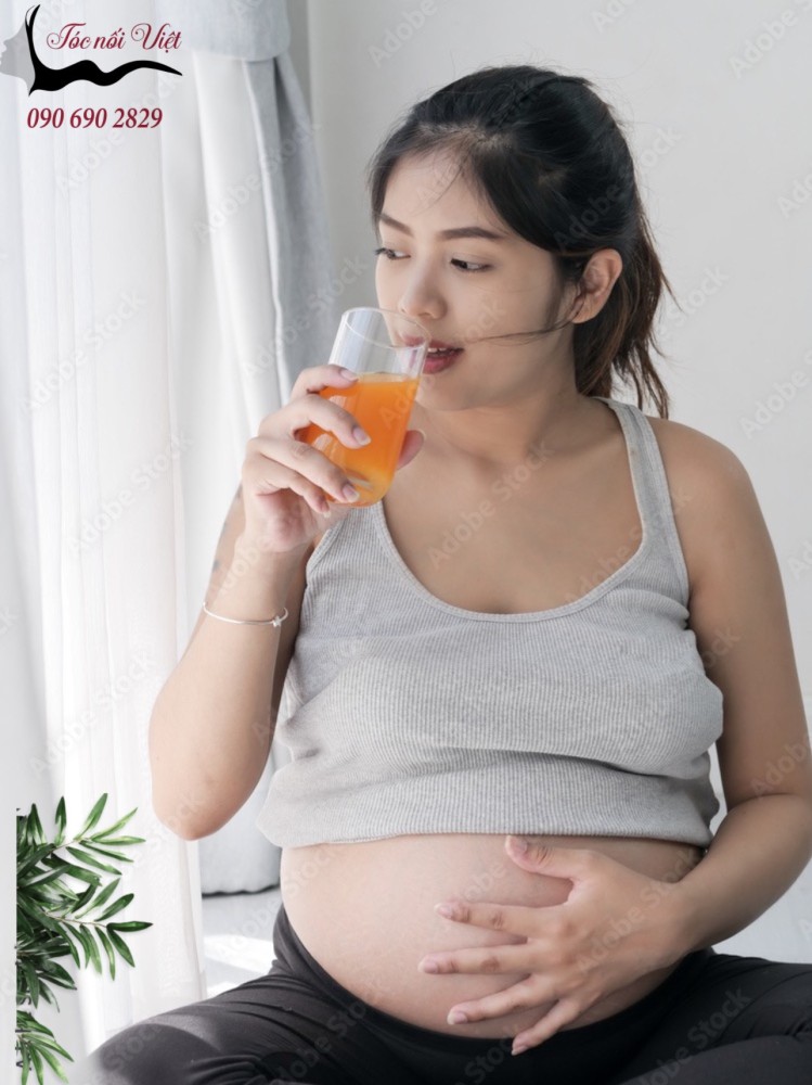 Sau sinh uống nước cam được không? Cách uống cam an toàn